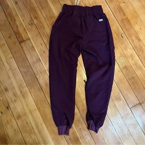 Figs deep purple joggers women size small